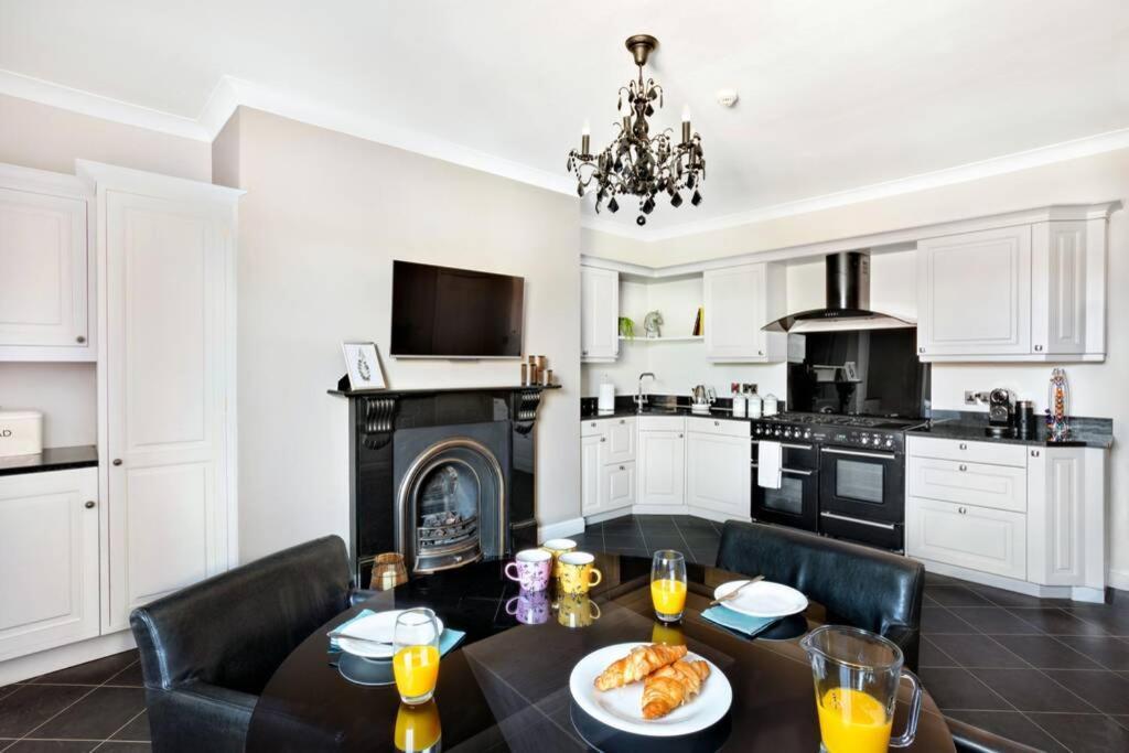 Central Harrogate Townhouse Apartment With Parking Dış mekan fotoğraf