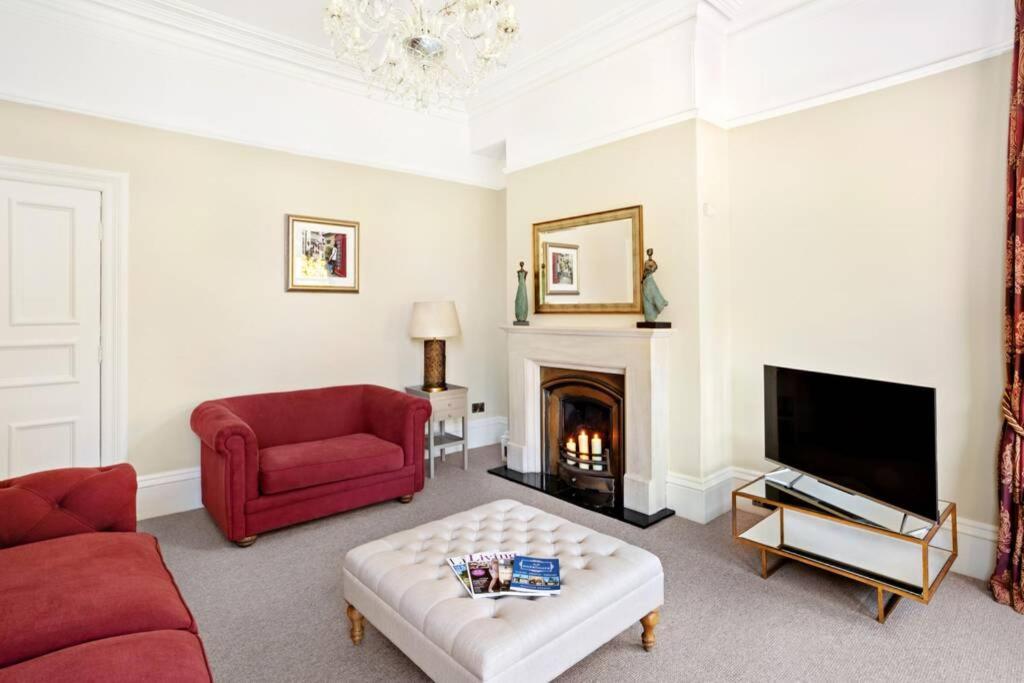 Central Harrogate Townhouse Apartment With Parking Dış mekan fotoğraf